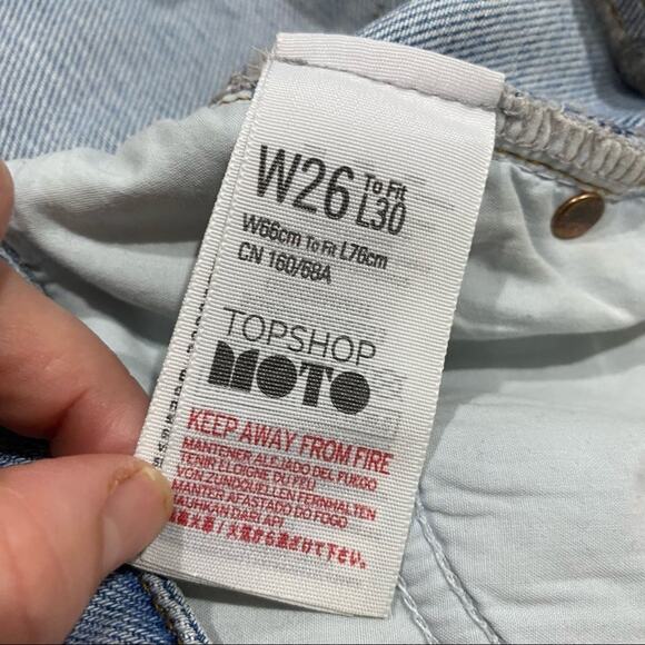 Topshop MOTO Panelled Step Hem High Rise Jeans Size 26 Light Wash Denim - Picture 9 of 9